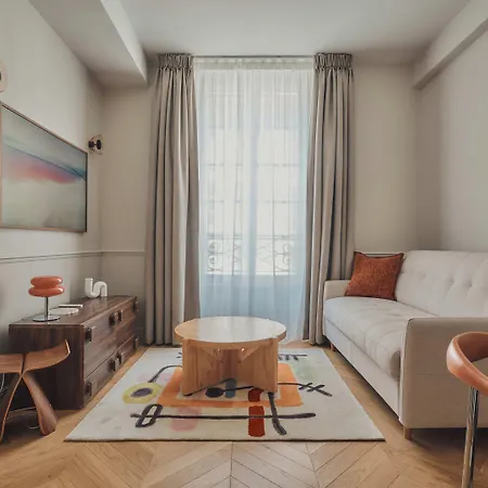 Nestay Sentier Aparthotel 4*