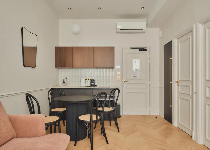 Aparthotel Nestay Sentier 4*