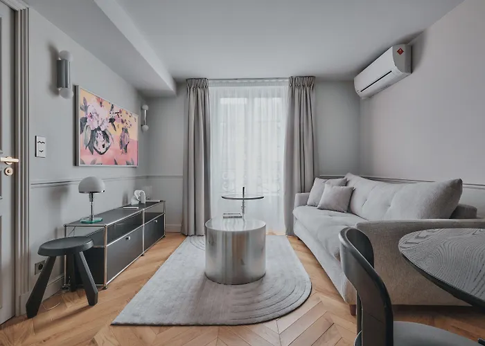 Aparthotel Nestay Sentier